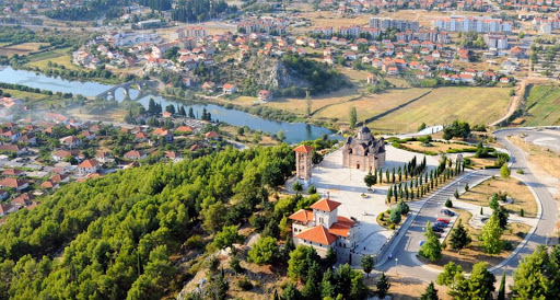 Pogled na manastir Nova Gračanica i Trebinje.  Photo by Ranko Slijepcevic